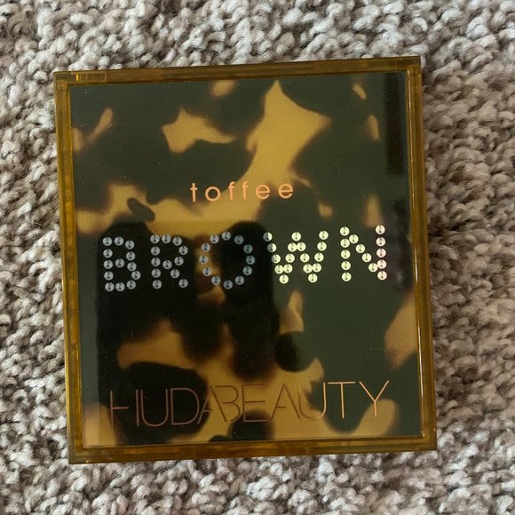 HUDA BEAUTY Makeup Huda Beauty Toffee Brown Eyeshadow Palette